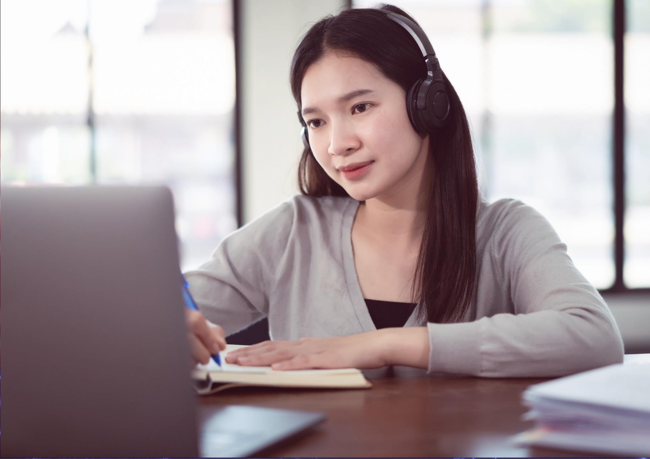 Detailní finanční analýza a modelování rizikových scénářů